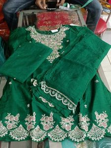 Green Embroidered Kurta Set L