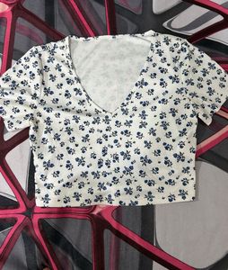 URBANIC - Floral Crop Top