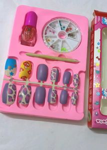 Mini Famous Jewellery Box+ Baby Nail Kit