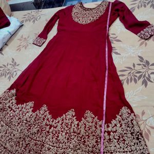 Red &amp; Gold Embroidered Salwar Kameez