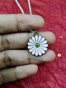 Daisy Pendant Necklace