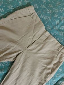 Beige Cropped Trousers - Chic &amp; Versatile!