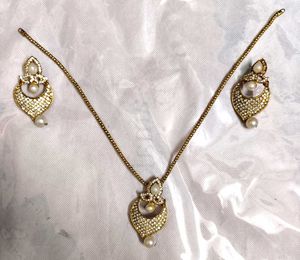 Gold Tone Pearl & Rhinestone Jewelry Set