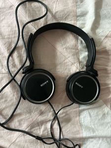 the Sony MDR-XB400 headphones