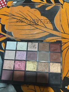 THE EYESHADOW PALETTE