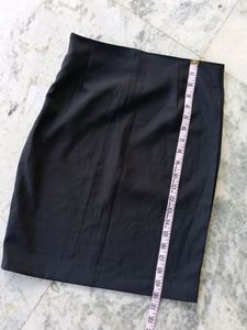 Black mini skirt with side slit