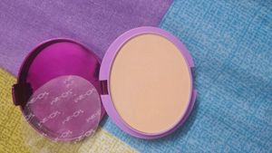 Me-On Compact Powder