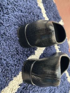 These Smart Allen Solly black Pumps/ Bellies