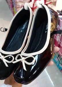 Uniqon Black Patent Bow Flats