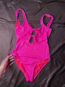 cute cutout bodysuit 🩷