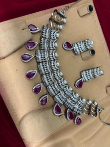 Elegant Ruby &amp; Pearl Necklace Set artificial