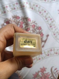 Estee Lauder Foundation.. Honey Bronze (4W1)