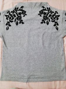 Grey woolen soft top with black design