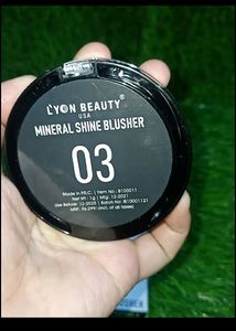 Lyon Blusher