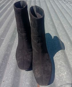 Ankle Boots 🥾(5.5-6)