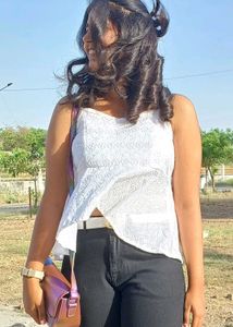 For Sale: Elegant White Cotton Sleeveless Top 🌸