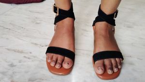 I am selling flate sandle