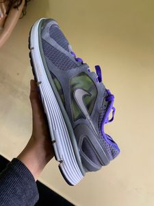 NIKE Sneaker