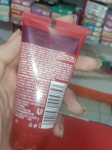 Lakme Skin Perfect Blush And Glow Face Wash