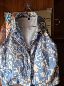 Blue & White Sleeveless Button-Up