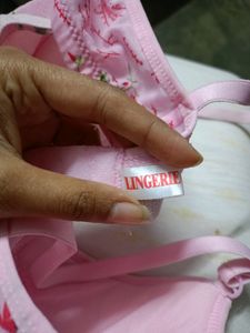 Brand New 💗Pink Bra[32 -34]..👙💗