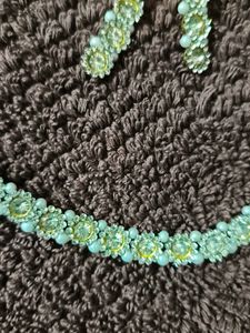 Neck Lace With Earnings