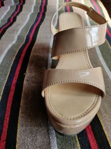 sale till 5AM NUDE HEELS