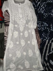 Elegant White Embroidered Kurta