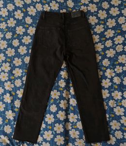 Zara Blownish Black Straight Legged Jeans Waist Si