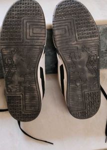Red Tape sneakers (UK 7)