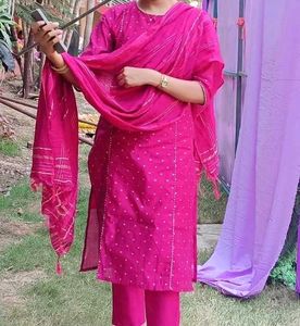 Grab This Beautiful Pink Suit, Very Elegant