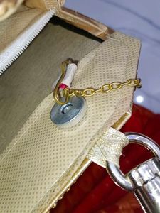 I am selling  a hand 👜  bag  .