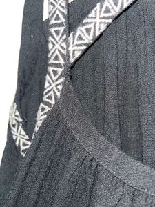 Chic Black Sleeveless Top