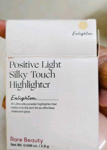 Rare Beauty Highlighter - Enlighten
