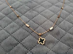 Black and White Shell Roman Chain