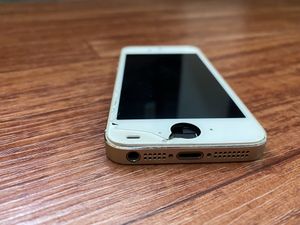 iPhone 5s In Ok Condition The Display Is Broken
