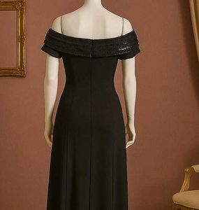 🥀🖤Elegant Black Off-Shoulder Gown