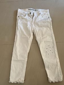 White Jeans with Distressed Hem