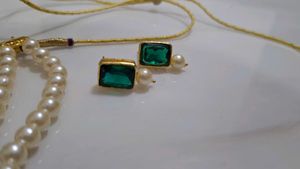 Elegant Pearl &amp; Emerald Jewelry Set