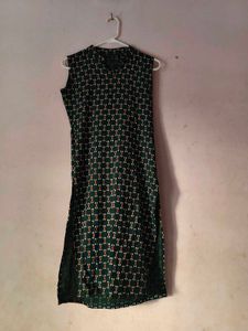 Elegant Green Sleeveless Kurta