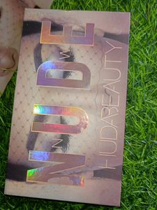 Huda Beauty Nude Eyeshadow