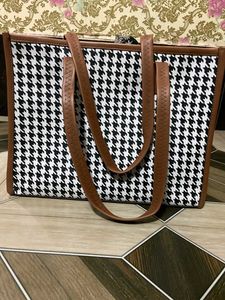 Houndstooth Print Tote Bag
