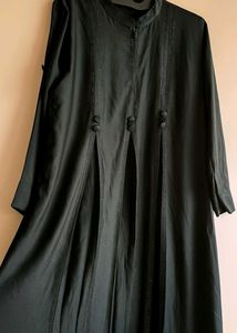 Elegant Black Abaya with Subtle Detailing – Modest