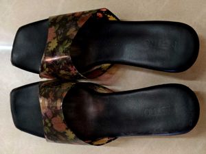Metro Black Flower Heels Mule