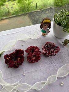 Floral Scrunchie Set (Pack Of 3)