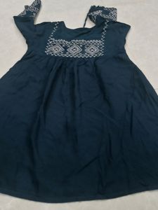 Embreoded Top