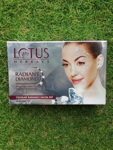 Lotus Herbals Radiant Diamond Facial Kit