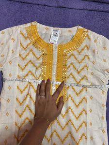Elegant White Embroidered Kurta