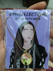 Charming Floral Pendant Necklace