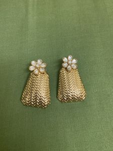 DETACHABLE HEAVY LOOK EARRINGS